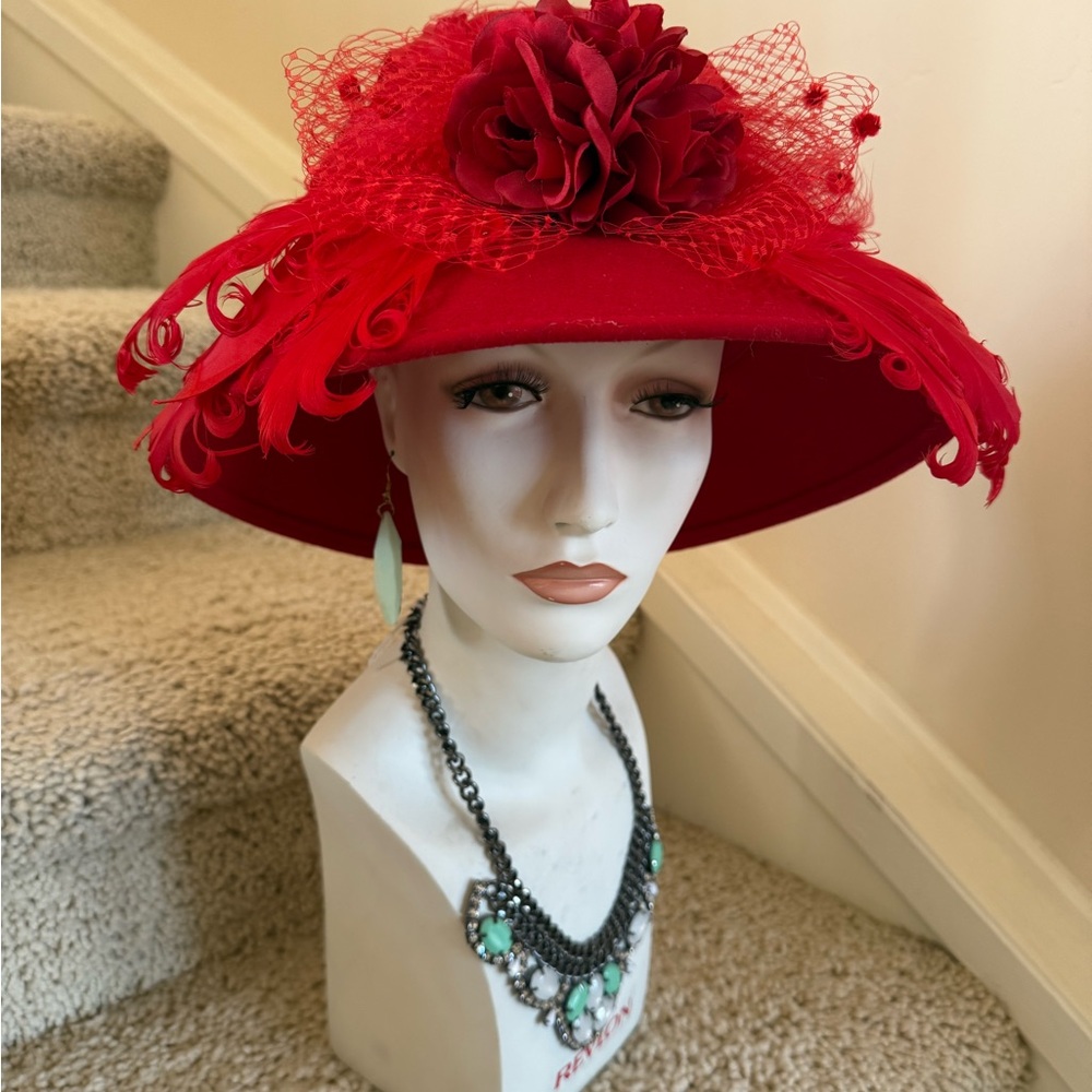 Red Feathered Women's Hat Red Robin - Picture 3 of 10